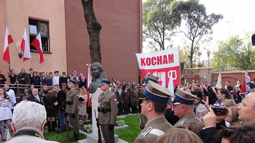 W Warszawie odsłonięto pierwszy pomnik „Inki”