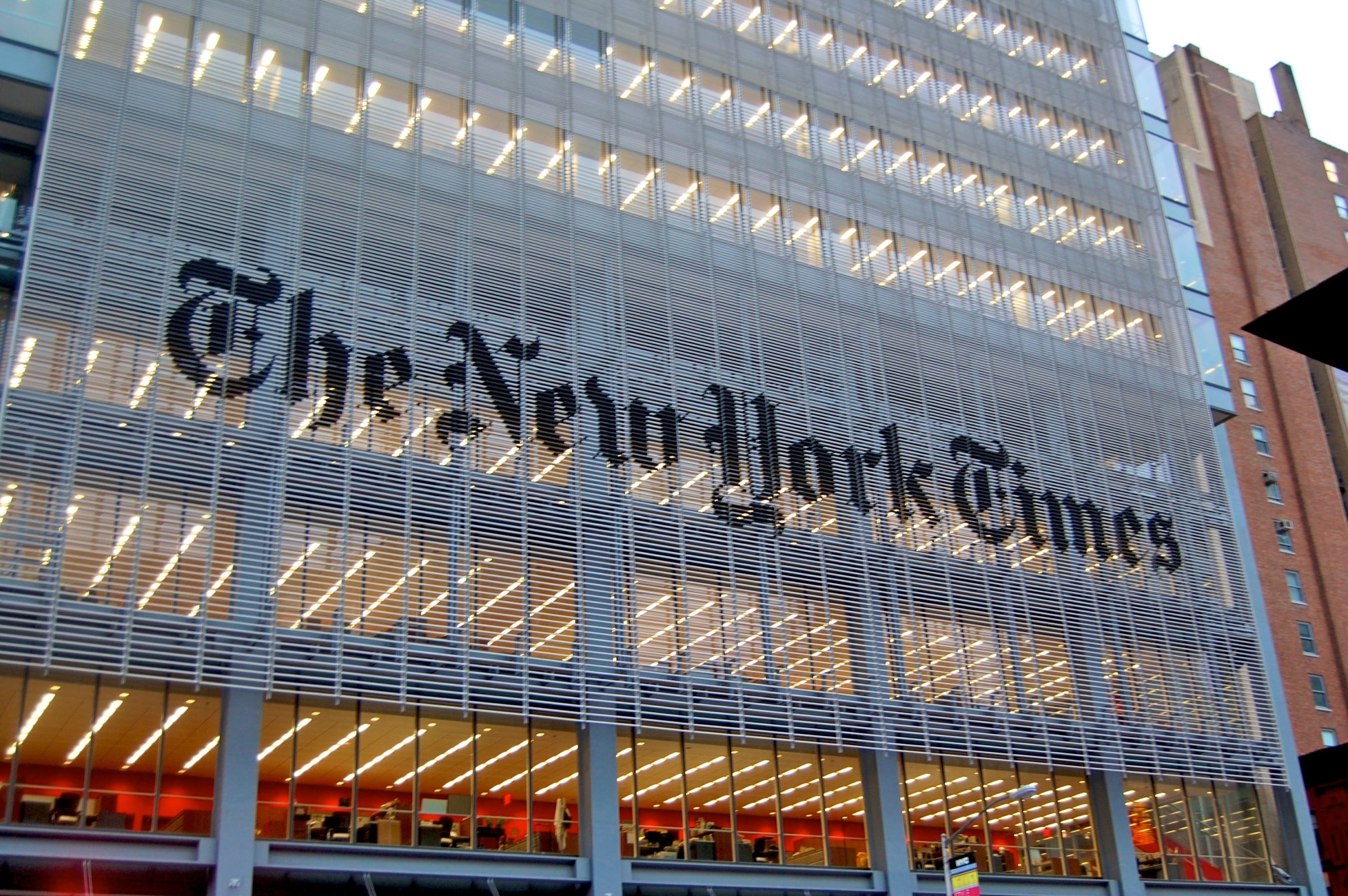 „New York Times”: PiS przekroczył czerwoną linię, Waszyngton musi zareagować