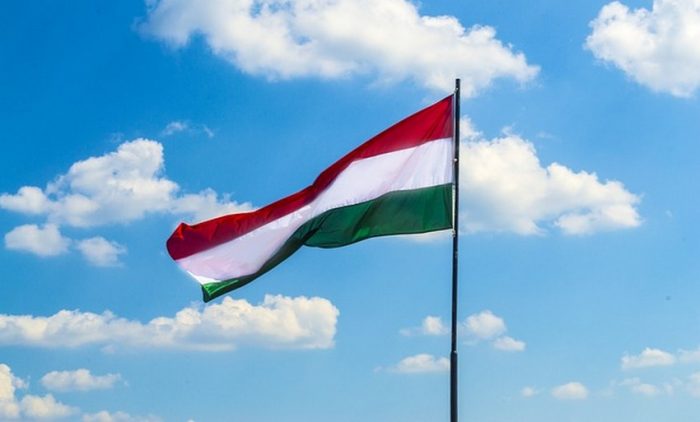 Na Węgrzech obniżono VAT na nabiał i drób do 5%