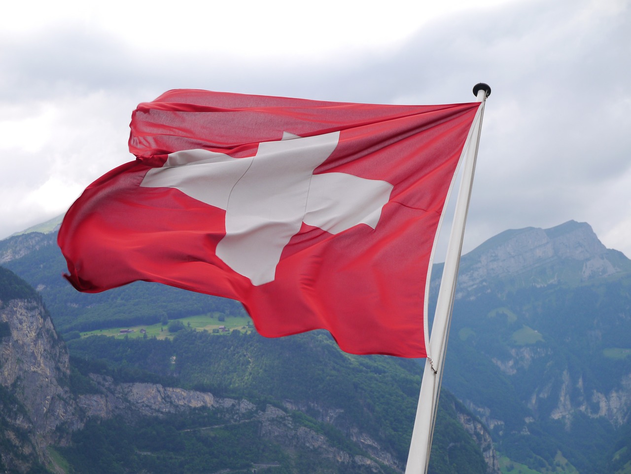 Szwajcarzy zaostrzają kary dla terrorystów