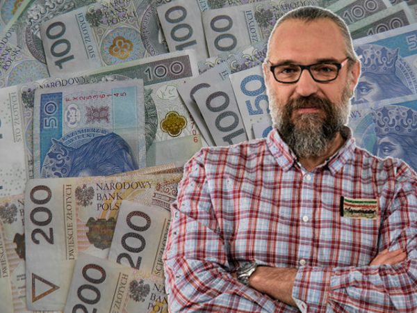 Wysoka pensja Kijowskiego w KOD. Nie broni demokracji charytatywnie