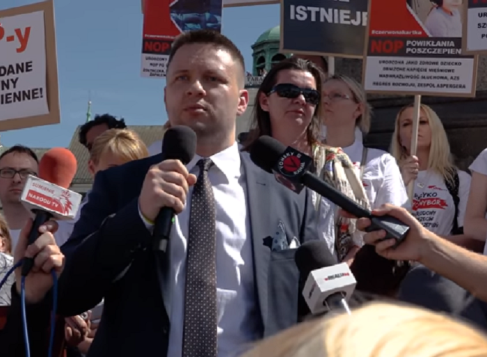 Ulicami Warszawy przeszedł Marsz przeciwko przymusowi szczepień