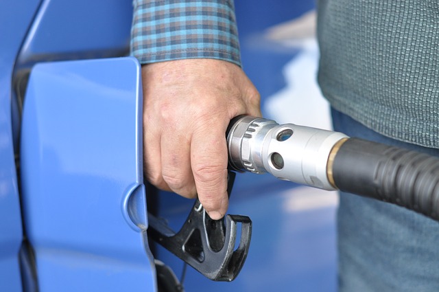 Opłata paliwowa, czyli PiS szuka pieniędzy w kieszeniach podatników
