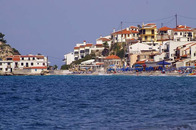 Grecy na wyspie Samos boją się wypuszczać dzieci z domu. Wszystko przez imigrantów