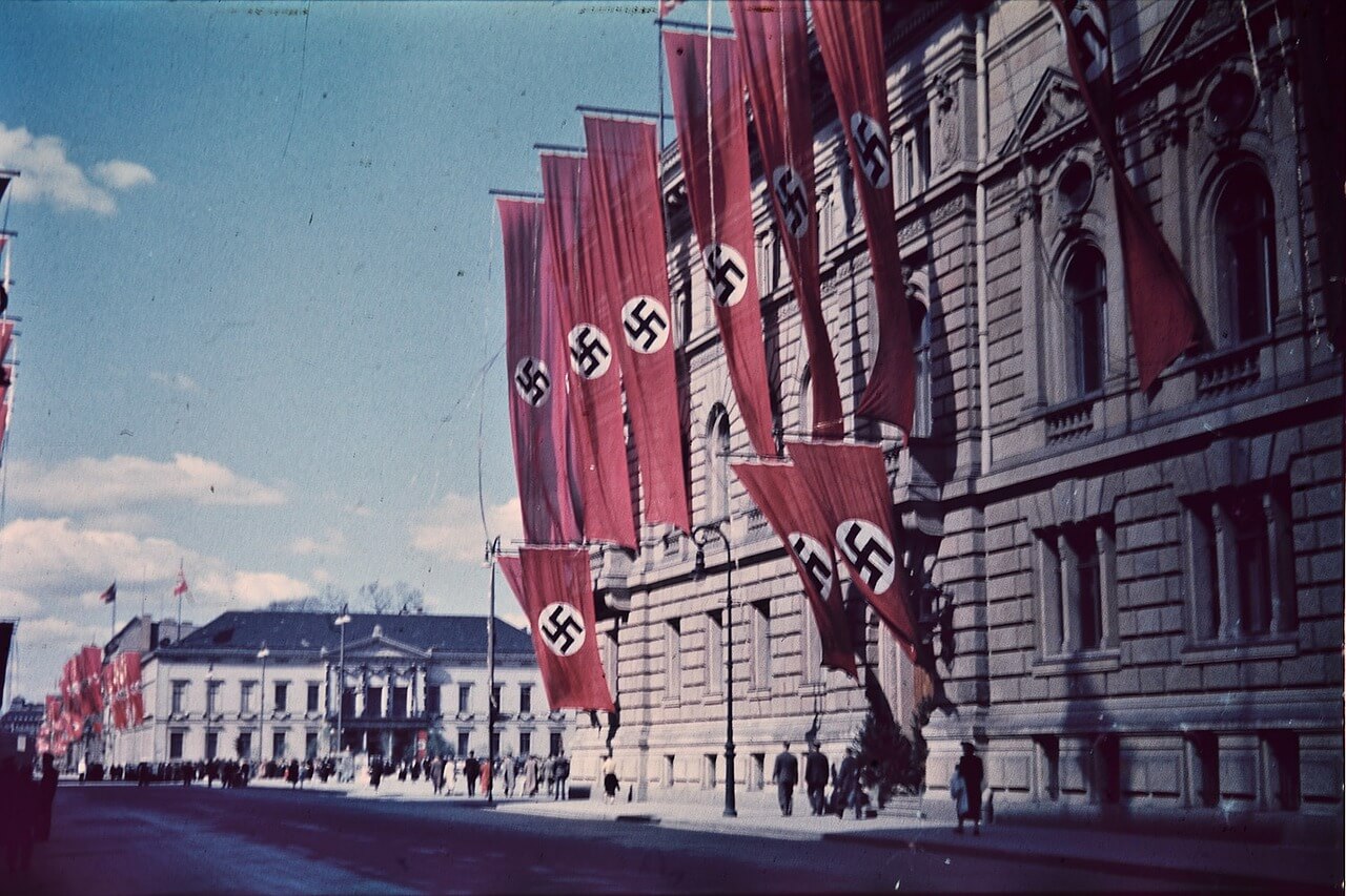 Swastyka w centrum handlowym – Bandera  czuwa!