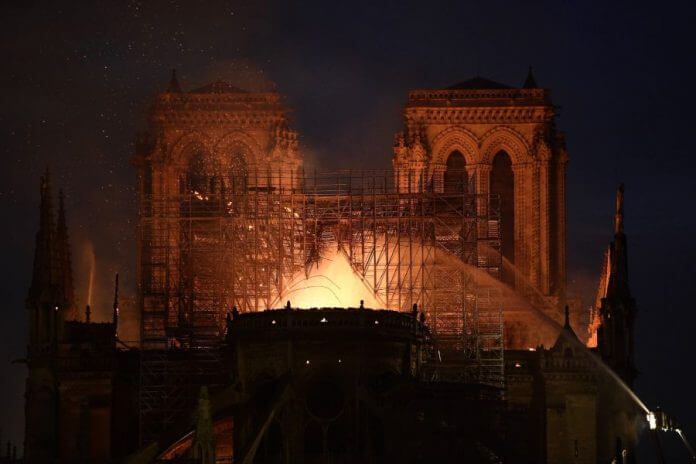 Pożar katedry Notre Dame w Paryżu. Co udało się ocalić?