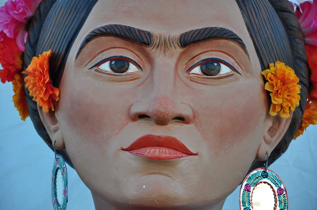 Tragedia, która zapoczątkowała wyjątkowe malarstwo – niesamowity życiorys Fridy Kahlo